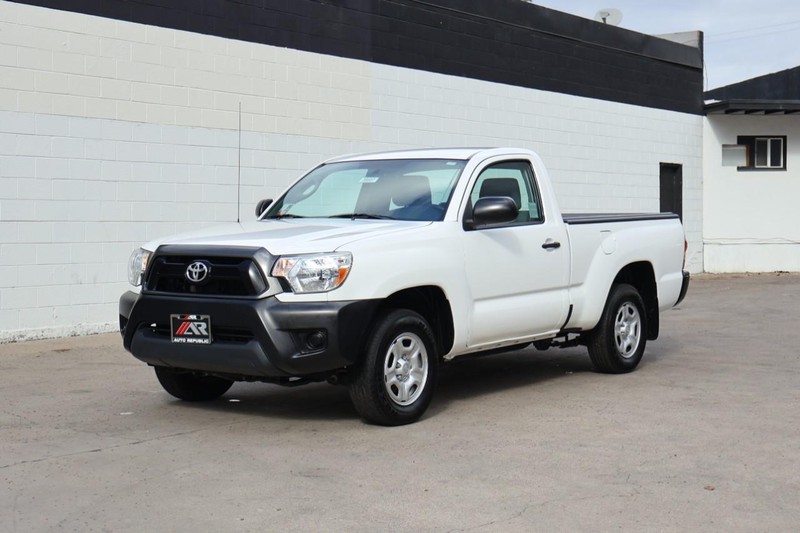 Toyota Tacoma Vehicle Full-screen Gallery Image 12