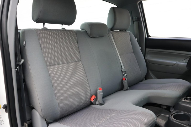 Toyota Tacoma Vehicle Full-screen Gallery Image 21