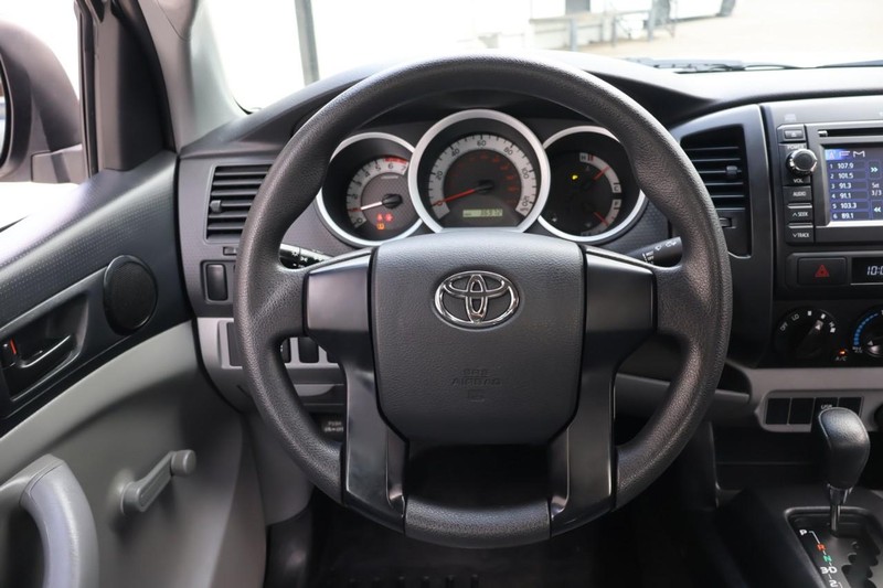 Toyota Tacoma Vehicle Full-screen Gallery Image 23