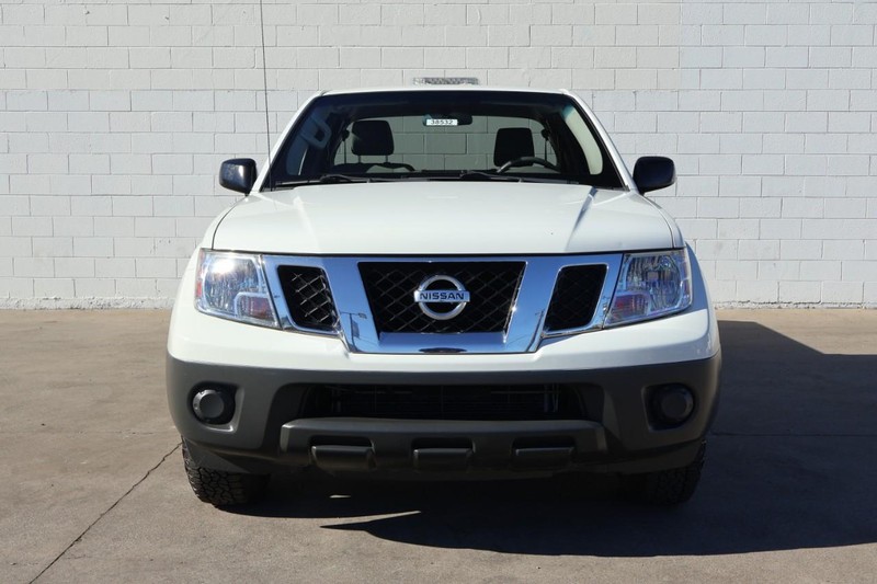 Nissan Frontier Vehicle Full-screen Gallery Image 03