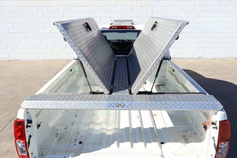 Nissan Frontier Vehicle Full-screen Gallery Image 11