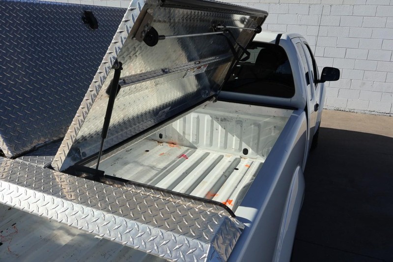 Nissan Frontier Vehicle Full-screen Gallery Image 12