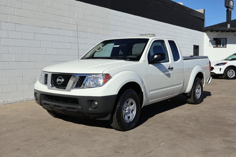Nissan Frontier Vehicle Full-screen Gallery Image 15