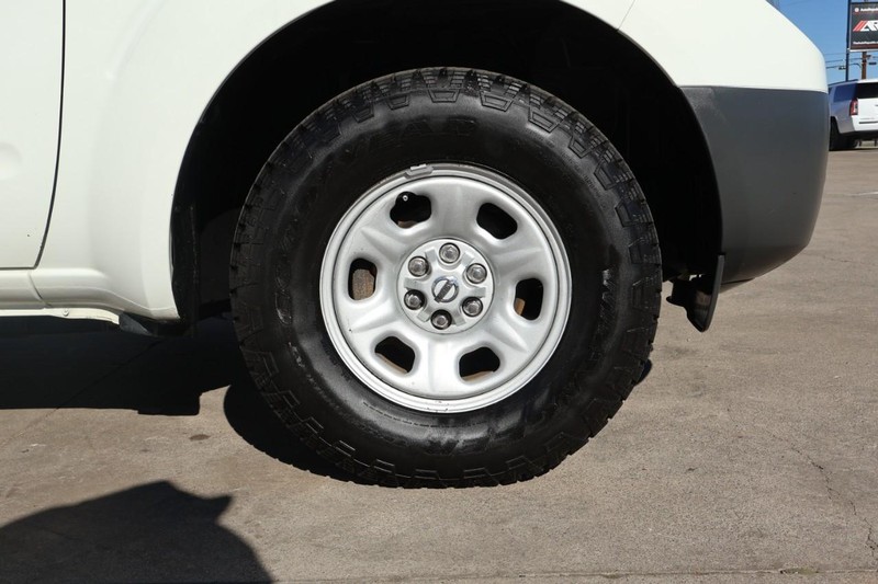 Nissan Frontier Vehicle Full-screen Gallery Image 18