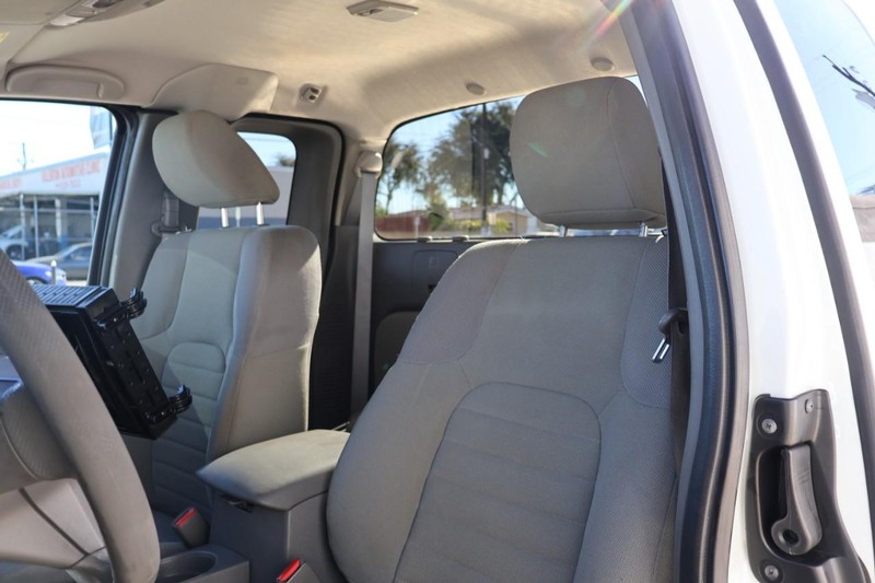 Nissan Frontier Vehicle Full-screen Gallery Image 23