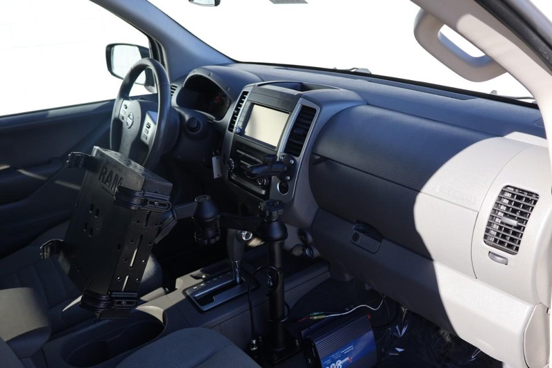 Nissan Frontier Vehicle Full-screen Gallery Image 25