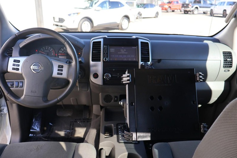 Nissan Frontier Vehicle Full-screen Gallery Image 28