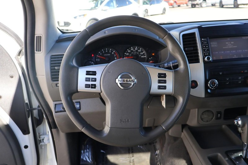 Nissan Frontier Vehicle Full-screen Gallery Image 30