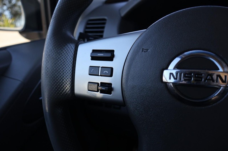 Nissan Frontier Vehicle Full-screen Gallery Image 31