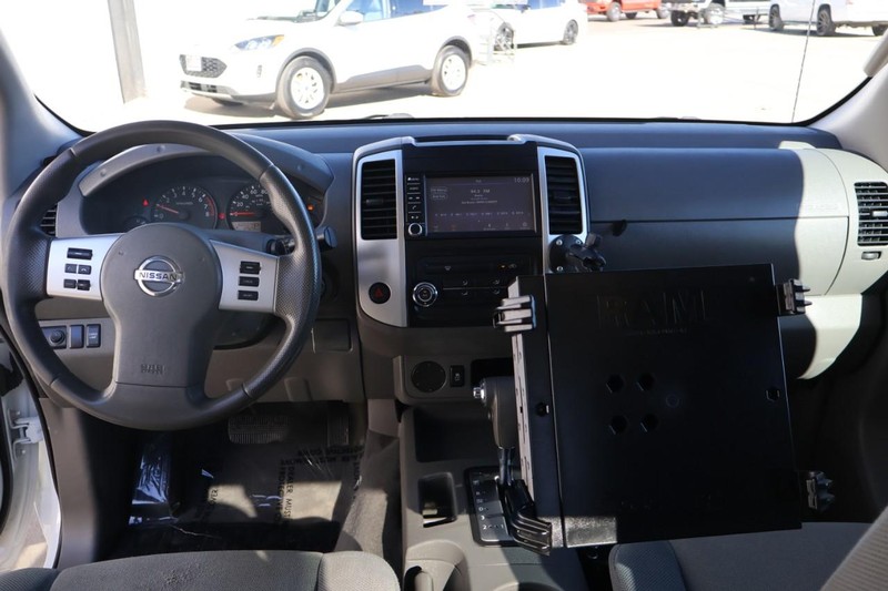 Nissan Frontier Vehicle Full-screen Gallery Image 32