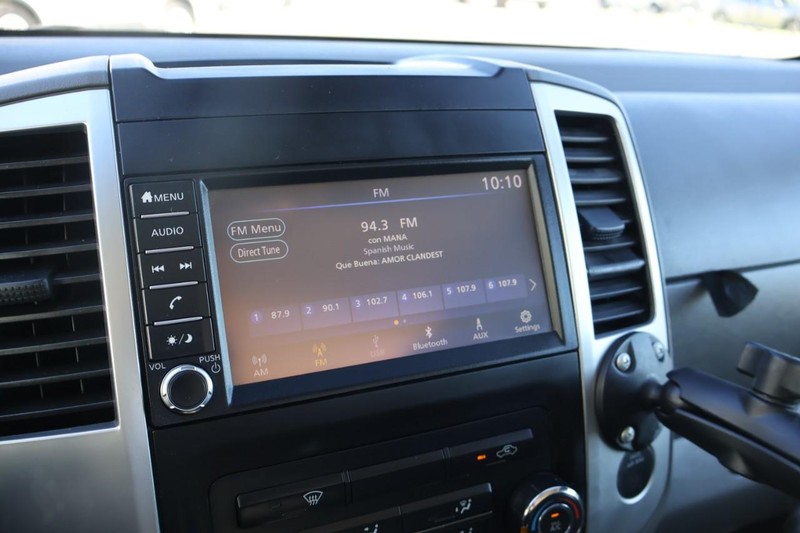 Nissan Frontier Vehicle Full-screen Gallery Image 34