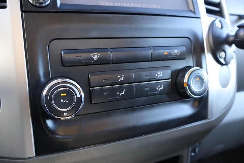 Nissan Frontier Vehicle Full-screen Gallery Image 36