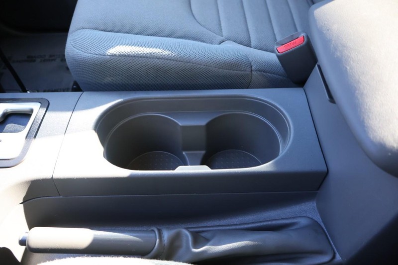 Nissan Frontier Vehicle Full-screen Gallery Image 39