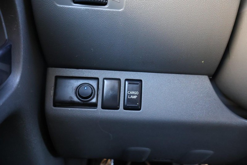 Nissan Frontier Vehicle Full-screen Gallery Image 40