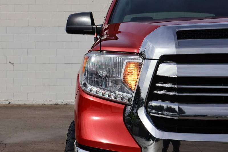 Toyota Tundra Vehicle Full-screen Gallery Image 03