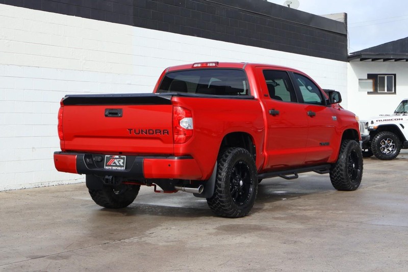 Toyota Tundra Vehicle Full-screen Gallery Image 05