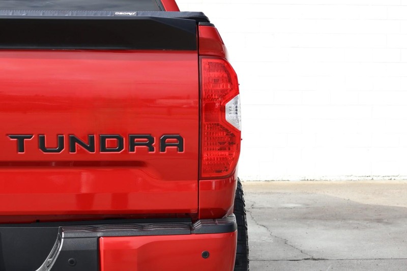 Toyota Tundra Vehicle Full-screen Gallery Image 07
