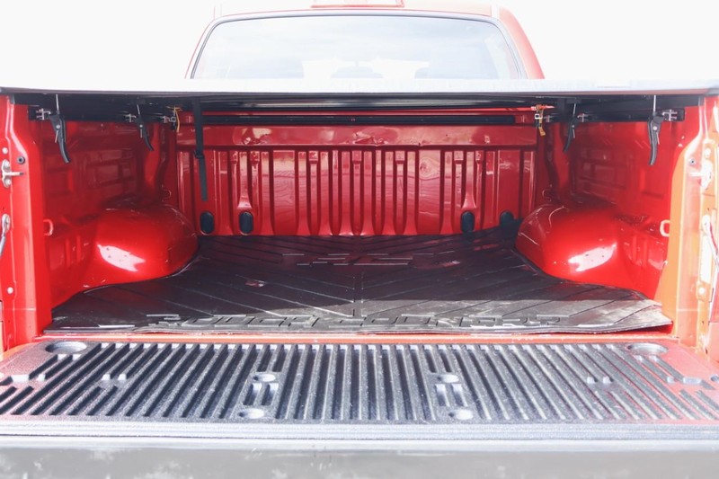 Toyota Tundra Vehicle Full-screen Gallery Image 09