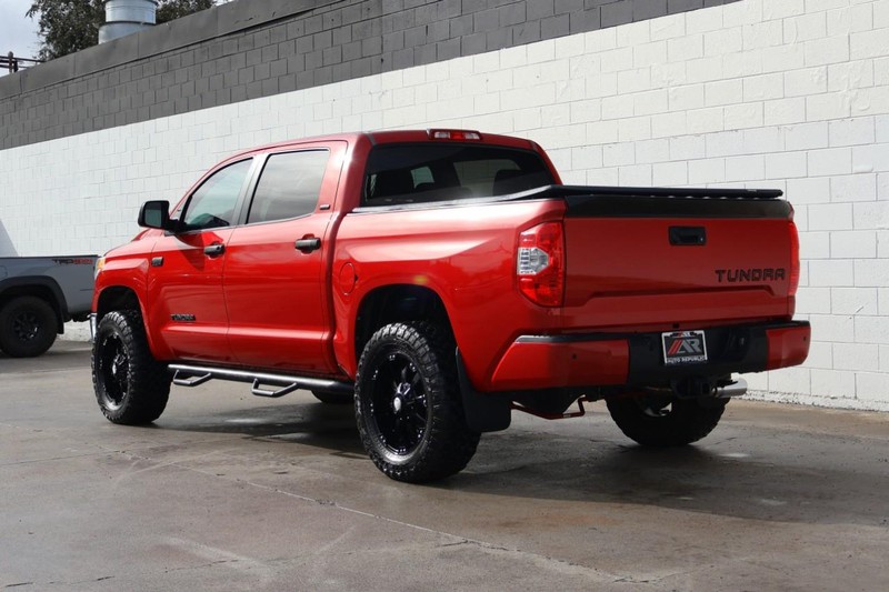 Toyota Tundra Vehicle Full-screen Gallery Image 11
