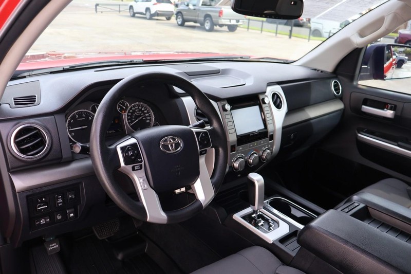 Toyota Tundra Vehicle Full-screen Gallery Image 18