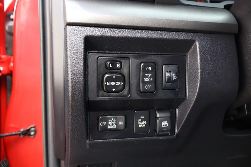 Toyota Tundra Vehicle Full-screen Gallery Image 19