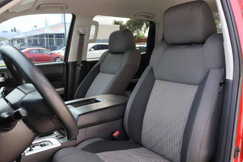Toyota Tundra Vehicle Full-screen Gallery Image 20