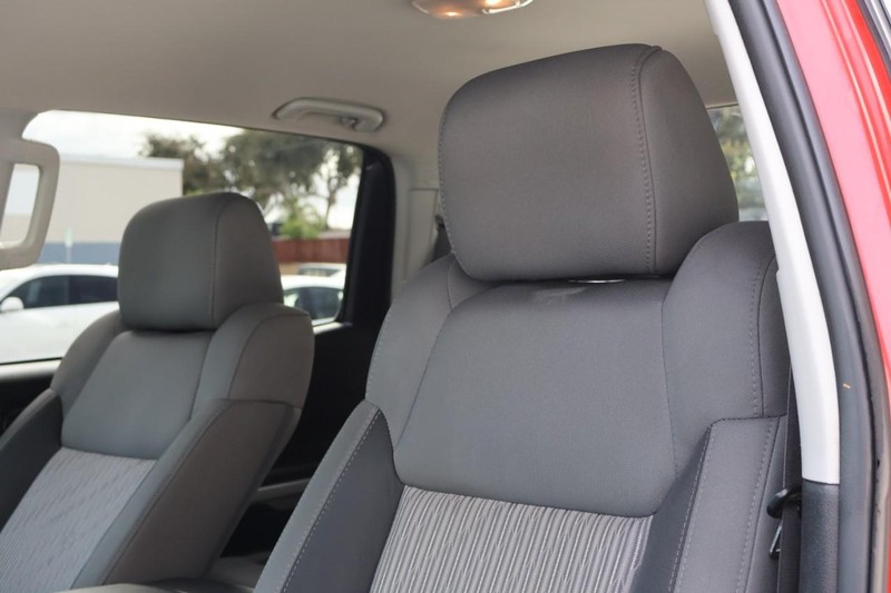 Toyota Tundra Vehicle Full-screen Gallery Image 21