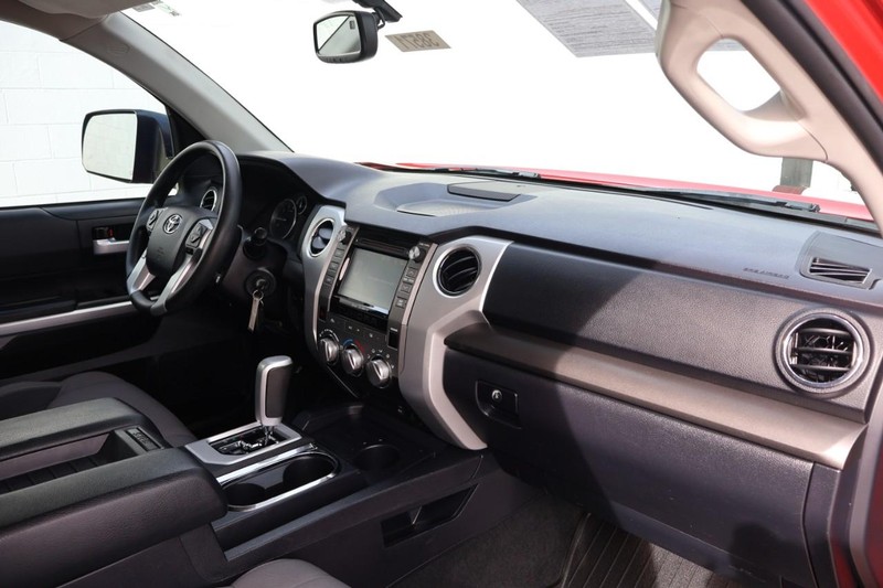 Toyota Tundra Vehicle Full-screen Gallery Image 22
