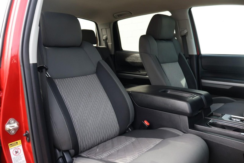 Toyota Tundra Vehicle Full-screen Gallery Image 23