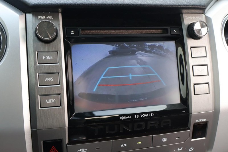 Toyota Tundra Vehicle Full-screen Gallery Image 33