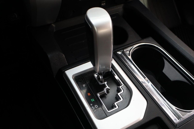 Toyota Tundra Vehicle Full-screen Gallery Image 35