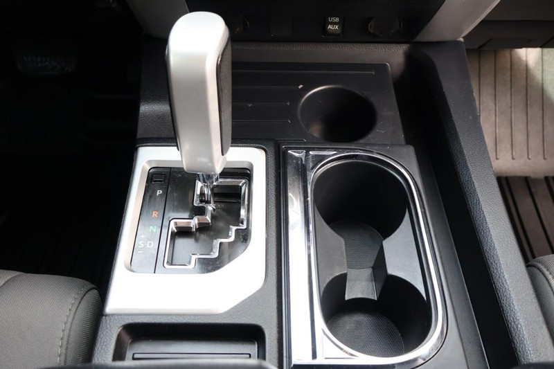 Toyota Tundra Vehicle Full-screen Gallery Image 36
