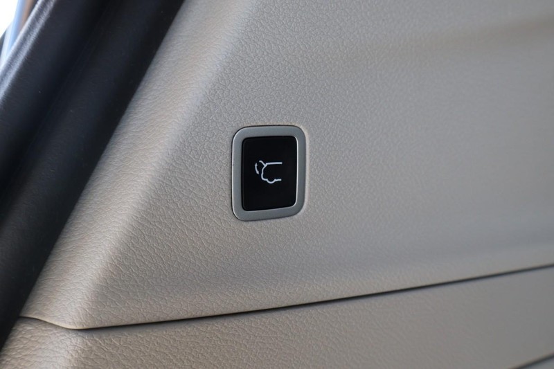 Chrysler Pacifica Vehicle Full-screen Gallery Image 11