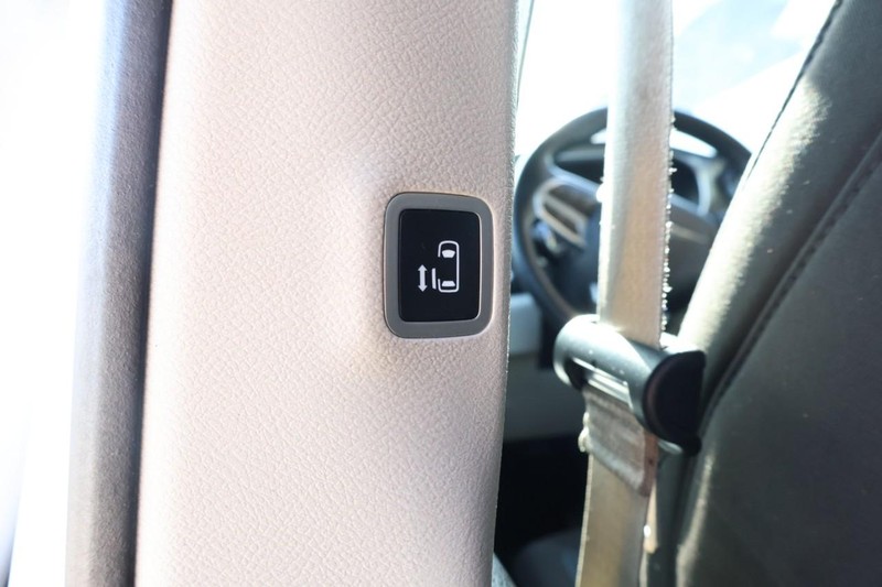 Chrysler Pacifica Vehicle Full-screen Gallery Image 17