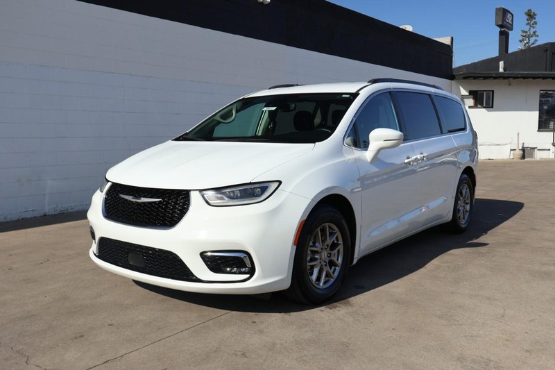 Chrysler Pacifica Vehicle Full-screen Gallery Image 18