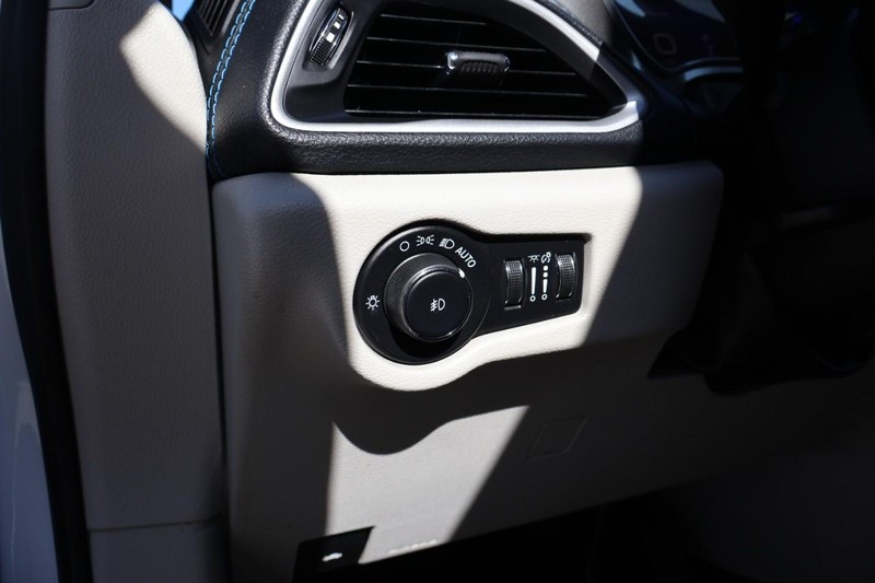 Chrysler Pacifica Vehicle Full-screen Gallery Image 22