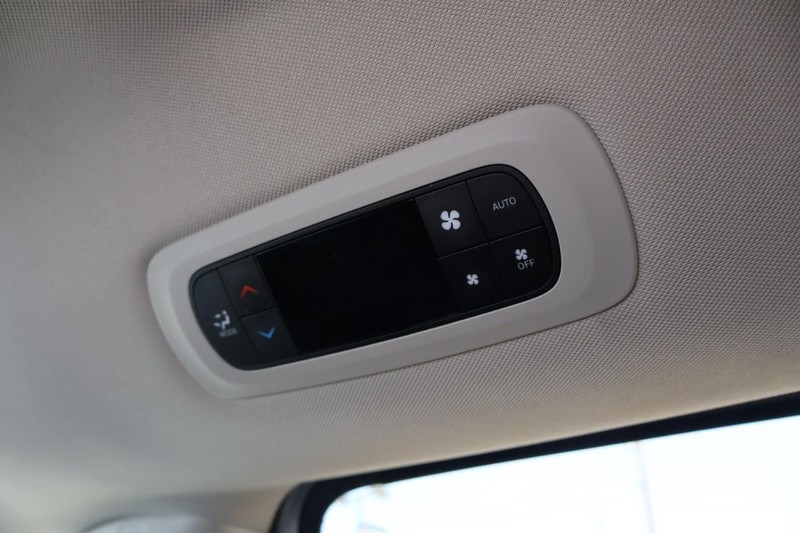 Chrysler Pacifica Vehicle Full-screen Gallery Image 30