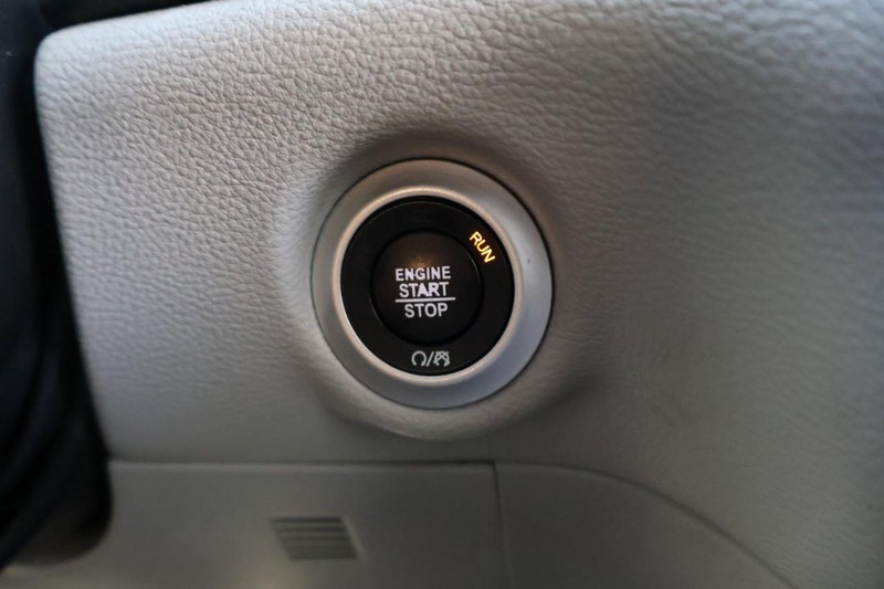 Chrysler Pacifica Vehicle Full-screen Gallery Image 36