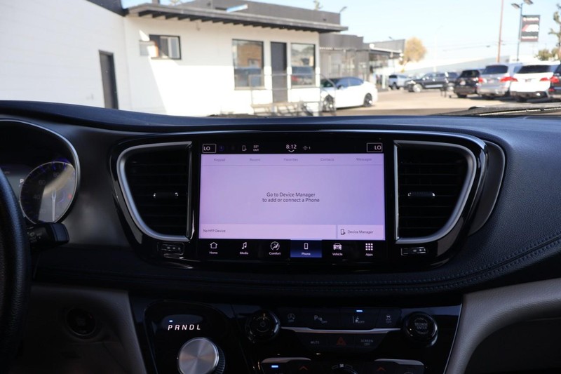 Chrysler Pacifica Vehicle Full-screen Gallery Image 37