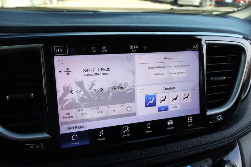 Chrysler Pacifica Vehicle Full-screen Gallery Image 38