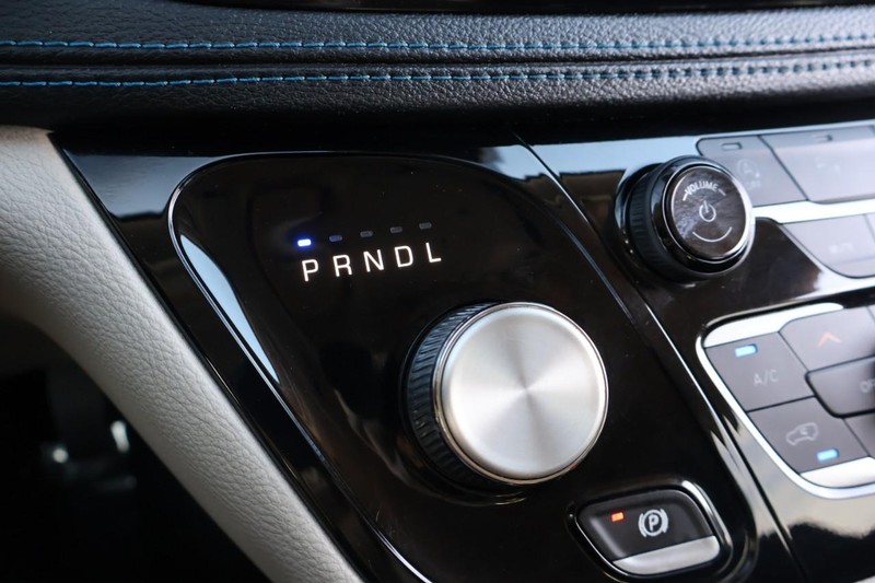 Chrysler Pacifica Vehicle Full-screen Gallery Image 42