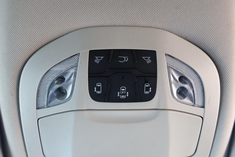 Chrysler Pacifica Vehicle Full-screen Gallery Image 44