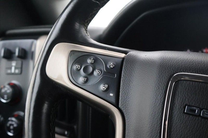 GMC Sierra 2500HD Vehicle Full-screen Gallery Image 25