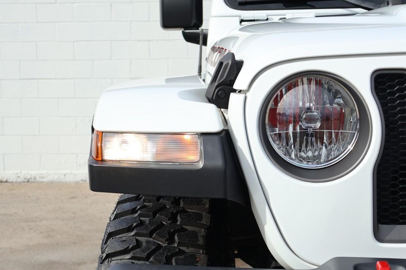 Jeep Wrangler Unlimited Vehicle Full-screen Gallery Image 03