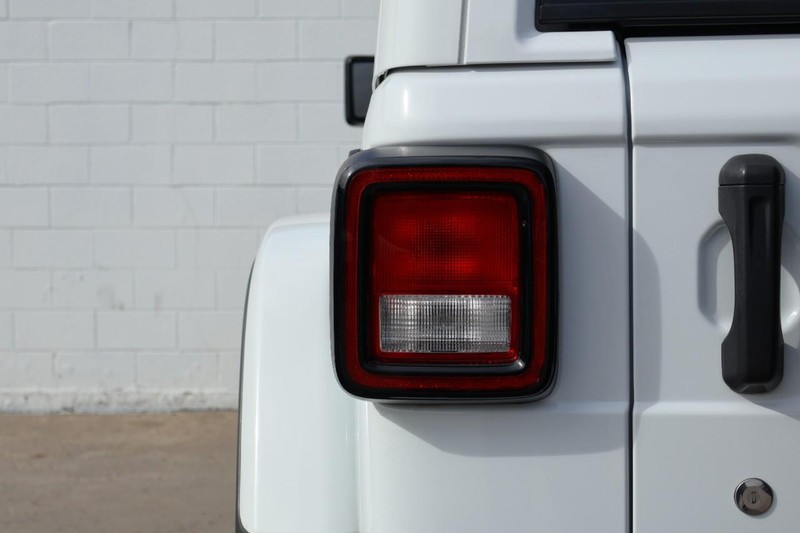 Jeep Wrangler Unlimited Vehicle Full-screen Gallery Image 07