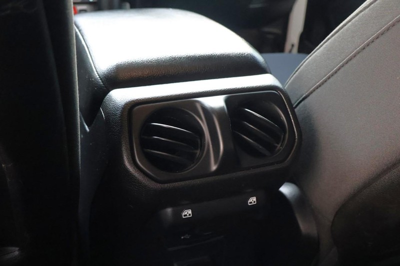 Jeep Wrangler Unlimited Vehicle Full-screen Gallery Image 24