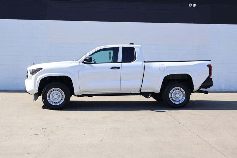 Toyota Tacoma 2WD Vehicle Full-screen Gallery Image 11