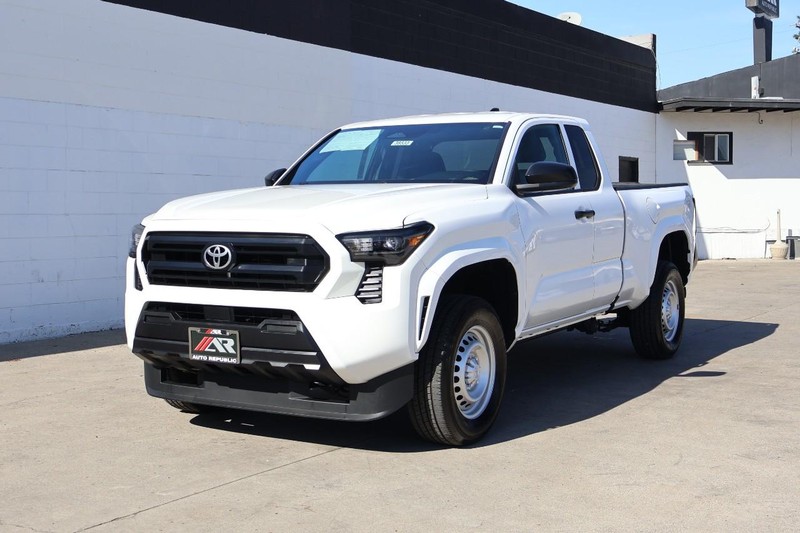 Toyota Tacoma 2WD Vehicle Full-screen Gallery Image 12