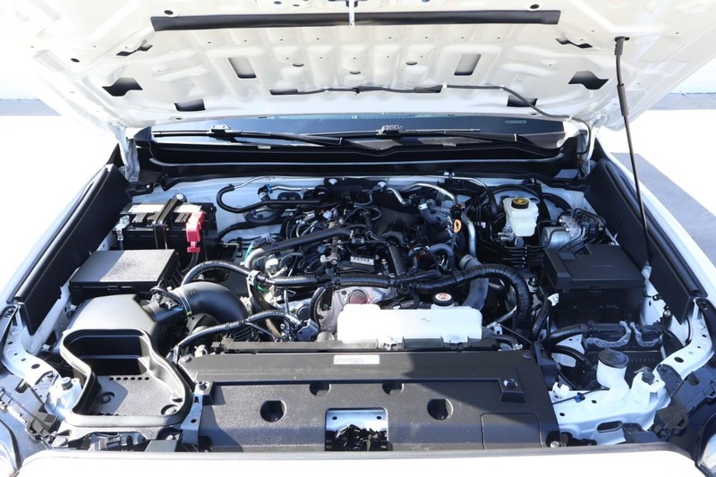 Toyota Tacoma 2WD Vehicle Full-screen Gallery Image 13