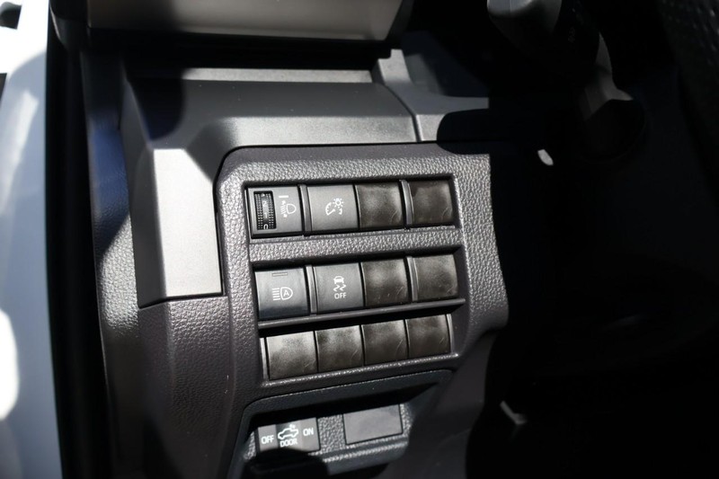 Toyota Tacoma 2WD Vehicle Full-screen Gallery Image 18